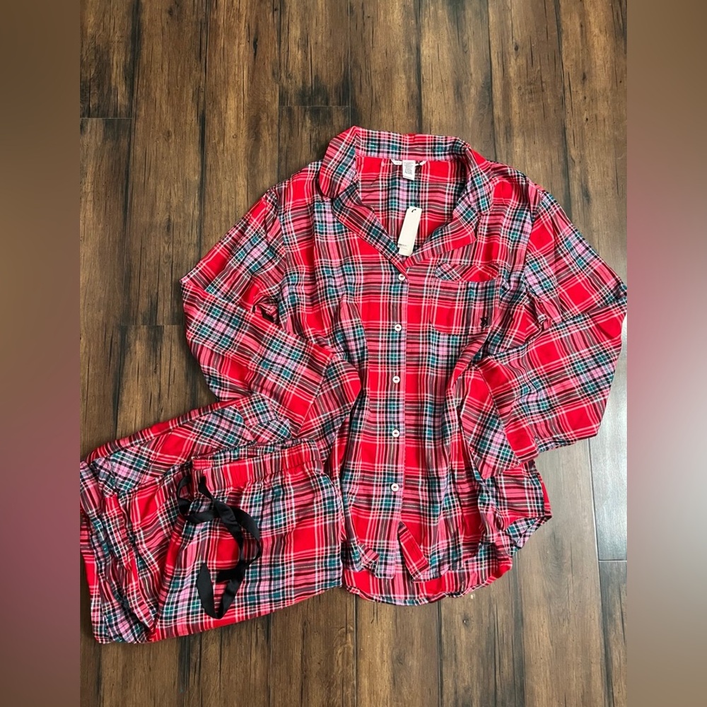 VICTORIAS SECRET PAJAMA SET